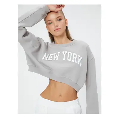 Koton The Slogan Printed Crop Sweatshirt is a relaxed fit with Long Sleeves.