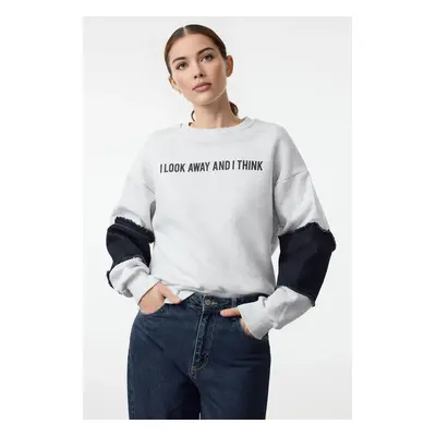 Trendyol Gray Slogan Printed Denim Garnish Relaxed/Comfortable Pattern Knitted Sweatshirt