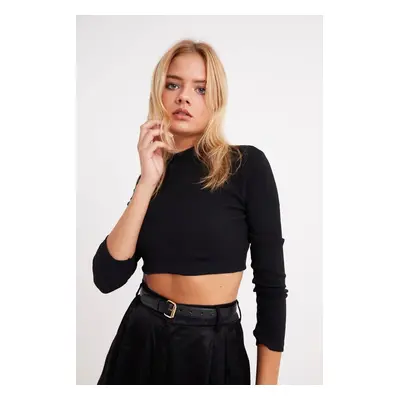 Cool & Sexy Women's Black Half Turtleneck Crop Blouse CG113