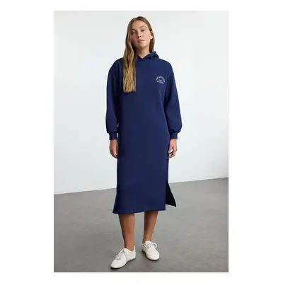 Trendyol Navy Blue Slogan Embroidered Hooded Midi Thick Polar Fleece Knitted Sweatshirt Dress