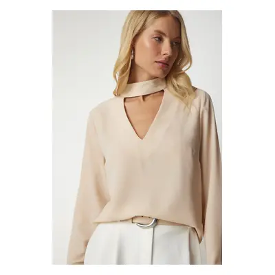 Happiness İstanbul Women's Beige Window Detailed Low-cut Crepe Blouse