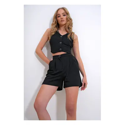 Trend Alaçatı Stili Women's Black Buttoned Crop Vest and Double Pocket Shorts Double Suit