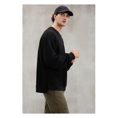 GRIMELANGE Allen Men's Piece, Long Slit on the Back, Pole-Free, Round Collar, Black Sweatshirt