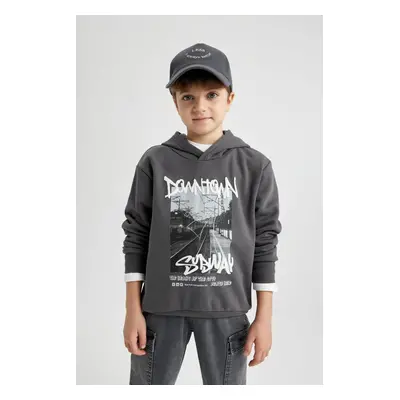 DEFACTO Boy&#39;s Hooded Printed Thick Sweatshirt