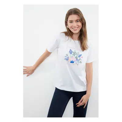 Trendyol White Printed and Stone Embroidered Regular/Normal Pattern Knitted T-Shirt