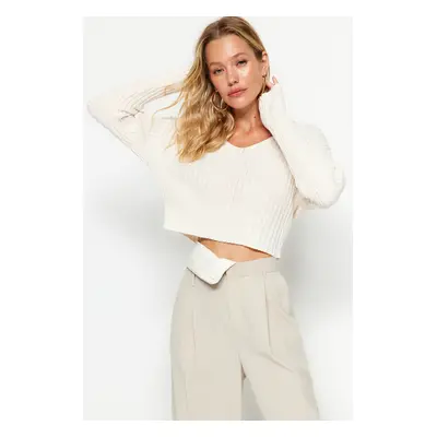 Trendyol Ecru Crop Basic V-Neck Knitwear Sweater