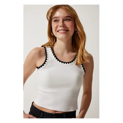 Happiness İstanbul Women's White Embroidered Detailed Crop Knitted Blouse