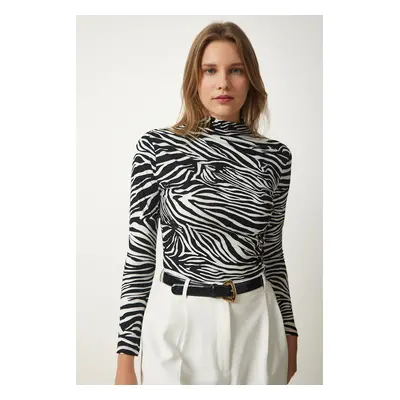 Happiness İstanbul Women's Black and White Patterned Gathered Knitted Blouse