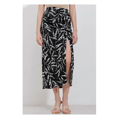 Bigdart Slit Skirt - D. Black