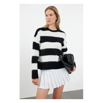 Trendyol Black Soft Texture Striped Crew Neck Knitwear Sweater