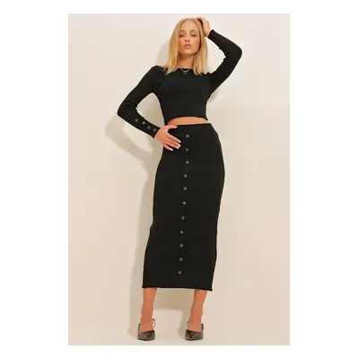 Trend Alaçatı Stili Women's Black Crew Neck Button Detailed Crop Top And Skirt Set