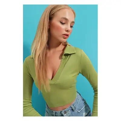 Trend Alaçatı Stili Women's Peanut Green Polo Neck Ribbed Soft Textured Crop Blouse