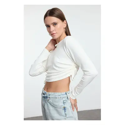 Trendyol Ecru Side Gathered Crop Fitted/Fits Body Knitted Blouse