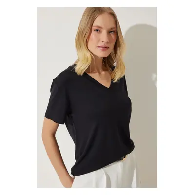 Happiness İstanbul Women's Black V-Neck Basic Viscose Knitted T-Shirt