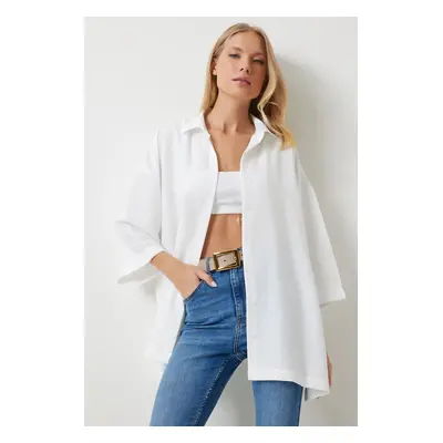 Happiness İstanbul Women's White Slit Soft Textured Knitted Shirt