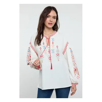 Trendyol White Embroidered Neck Lace Detailed Woven Blouse