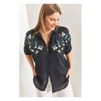 Bianco Lucci Women's Daisy Embroidered Sleeve Fold Ayrobin Linen Shirt