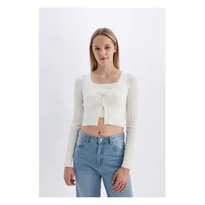 DEFACTO Regular Fit Crop Buttoned V Neck Knitted Cardigan