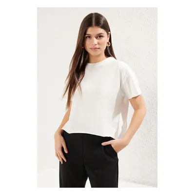 Trendyol Ecru 100% Cotton Relaxed Crop/Comfortable Short Cut Crew Neck Knitted T-Shirt