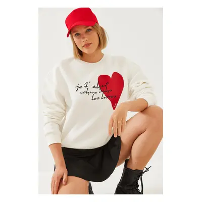 Bianco Lucci Women's Heart and Text Printed Sweatshirt Mbhs023