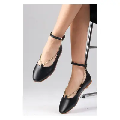 Mio Gusto Jennifer Black Color Chain Accessory Flat Toe Women's Flat Shoes