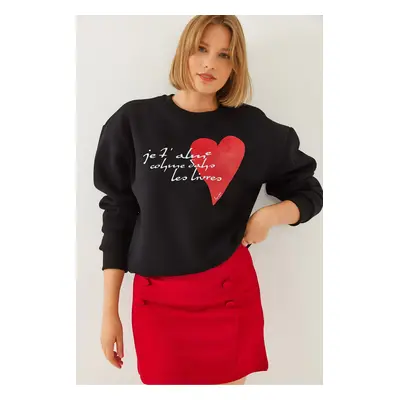 Bianco Lucci Women's Heart and Text Printed Sweatshirt Mbhs023