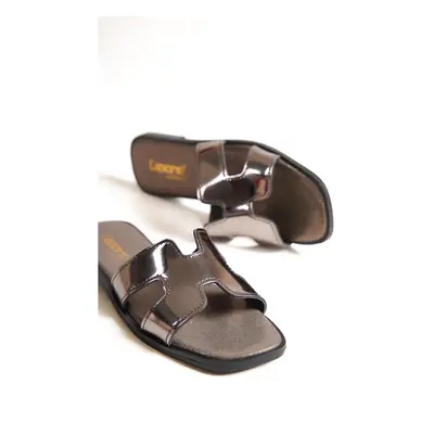 Capone Outfitters Capone Mirror Halsey Platinum Women's Slippers