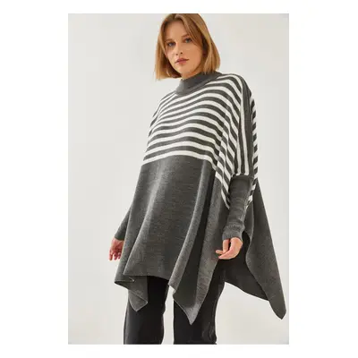 Bianco Lucci Women's Striped Knitwear Poncho