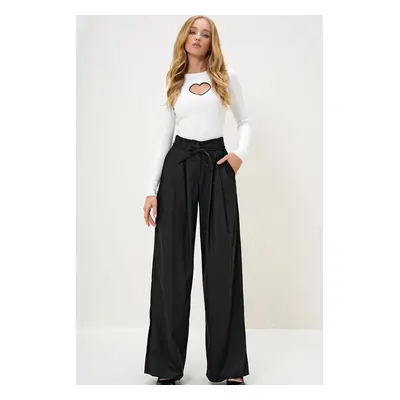 Trend Alaçatı Stili Women's Black Double Pocket Pleated Lacing Detail Woven Trousers