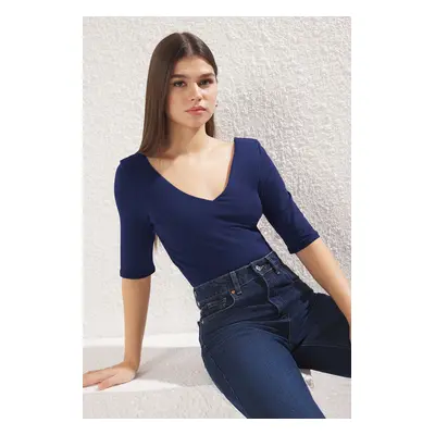 Trendyol Navy Blue Fitted/Body Fitted V Neck Backless Flexible Knitted Blouse