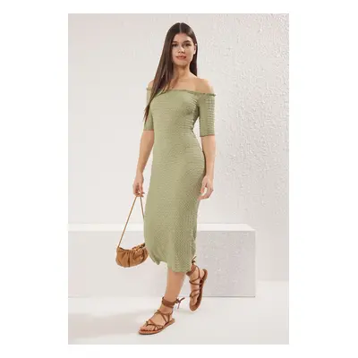 Trendyol Khaki Plain Midi Textured Fitted/Fits on Body Gathered Carmen Collar Flexible Knit Dres