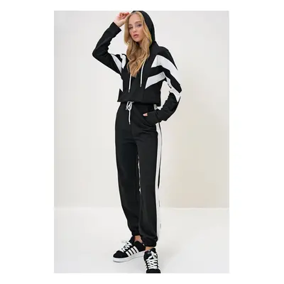 Trend Alaçatı Stili Women's Black Hooded Sweatshirt and Elastic Leg Tracksuit Set