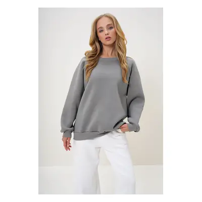 Trend Alaçatı Stili Women's Dyed Gray Crew Neck Raglan Sleeve Three Thread Raised Basic Sweatshi