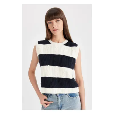 DEFACTO Regular Fit Striped Crew Neck Knitted Sweater