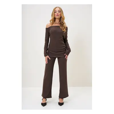 Trend Alaçatı Stili Women's Brown Boat Neck Side Draped Interlock Fabric Blouse and Trouser Set