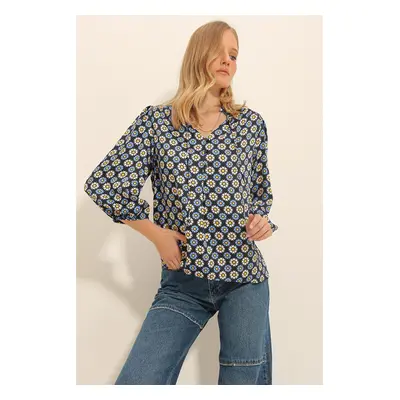 Trend Alaçatı Stili Women's Blue Full Collar Floral Patterned Button Detailed Woven Blouse