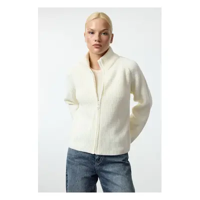 Trendyol Ecru Basic Zippered Stand Collar Knitwear Cardigan