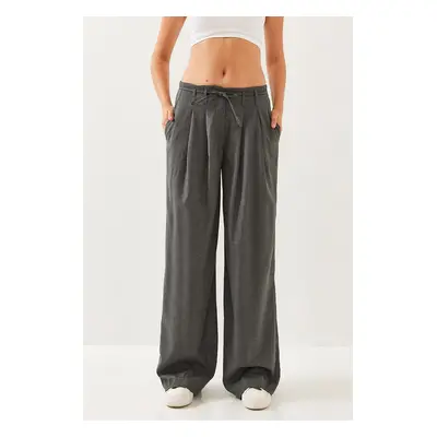 Bianco Lucci Women's Pleated Palazzo Pants