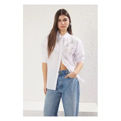 Trendyol White Front Flower Aksusar Detail Oversize Wide Cut Shirt