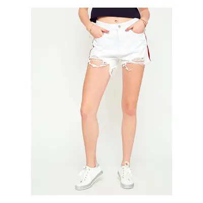 Denim shorts decorated with a stripe white