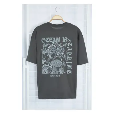 Trendyol Anthracite Oversize/Wide Cut 100% Cotton T-shirt with Raised Text Printed on the Back