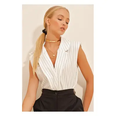 Trend Alaçatı Stili Women's White Shirt Collar Fillet Striped Blouse