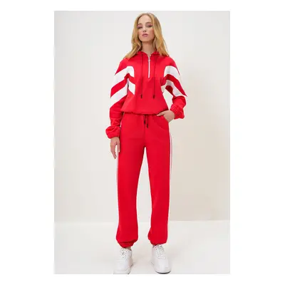 Trend Alaçatı Stili Women's Red Hooded Half Zippered Sweatshirt and Elastic Leg Tracksuit Set