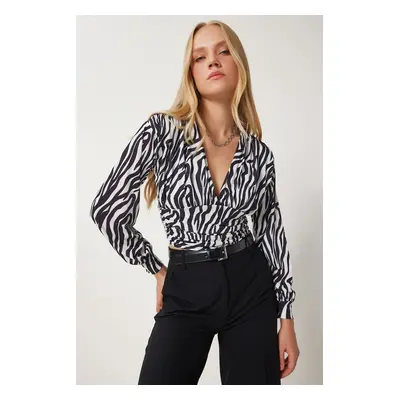 Happiness İstanbul Women's Black and White Zebra Patterned Wrap Collar Gathered Knitted Blouse