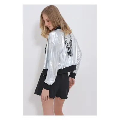 Trend Alaçatı Stili Women's Silver Zipper Metallic Effect Back Embroidered Bomber Jacket