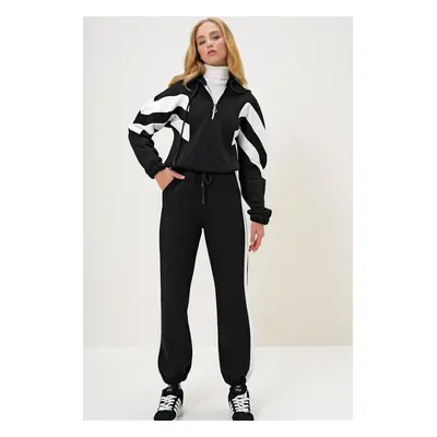 Trend Alaçatı Stili Women's Black Hooded Half Zippered Sweatshirt and Elastic Leg Tracksuit Set