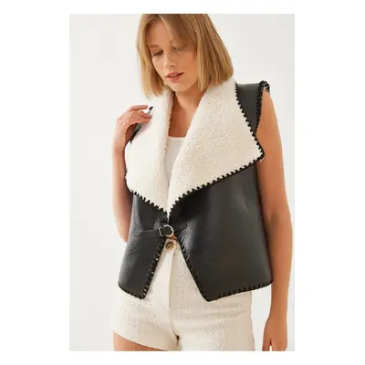 Bianco Lucci Women's Handcrafted Detailed Sheepskin Vest