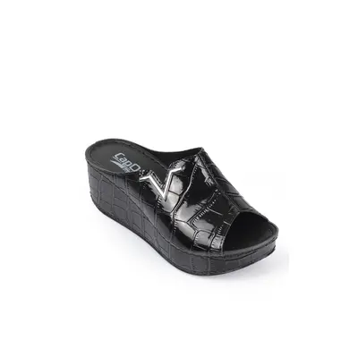 Capone Outfitters Capone Womens Black Platform V Buckle Slippers