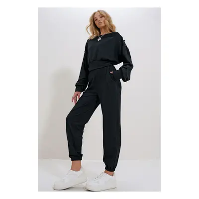 Trend Alaçatı Stili Women's Black Boat Neck Button Detail Crop Top and Jogging Pants Set