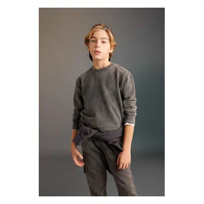 DEFACTO Boy Oversize Wide Pattern Crew Neck Washed Faded Effect Printed Sweatshirt